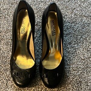 Michael Kors Black Patent Leather Logo Round-Toe Pumps